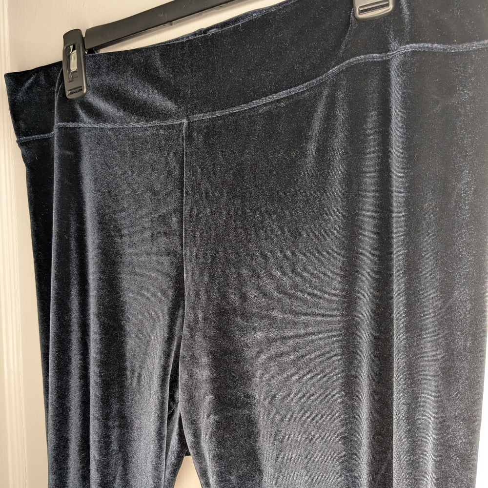 XL Extra Large Women's HUE Black Velvet Leggings Pants Stretchy Good Used
